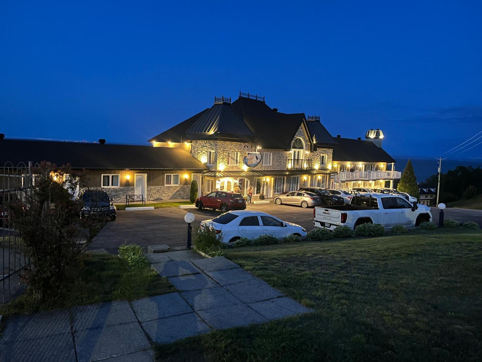 Motel Vue Belvedere Saint-Siméon Екстериор снимка